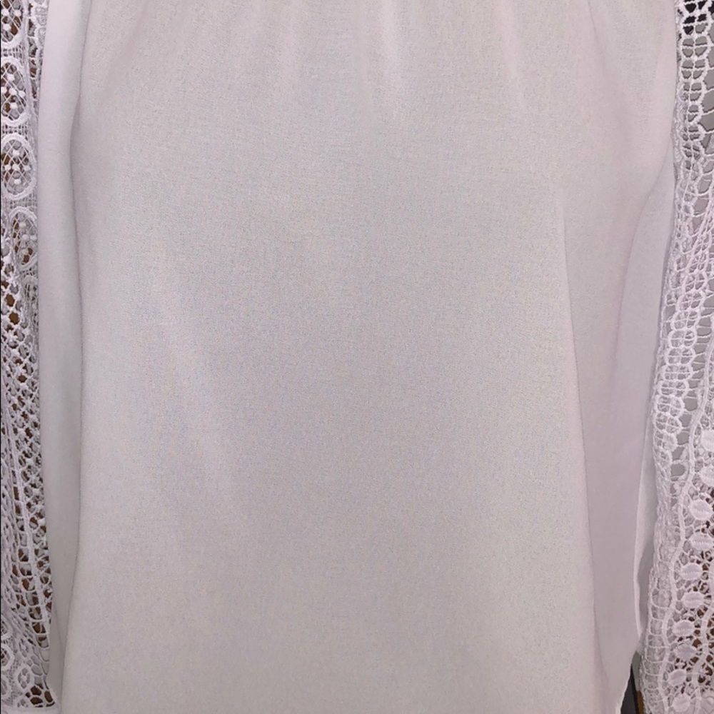 White blouse - Picture 4 of 4